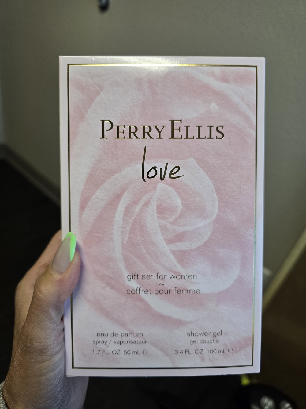 Perry Ellis Love Gift Set - Pink & White Packaging